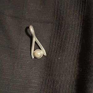 Elegant Silver Pendant with Pearl Accent
